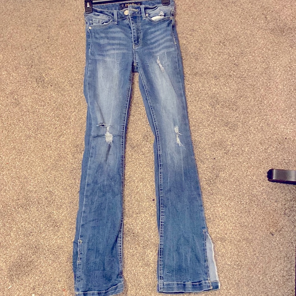Bell bottom dark blue jeans with bootcut with small rips